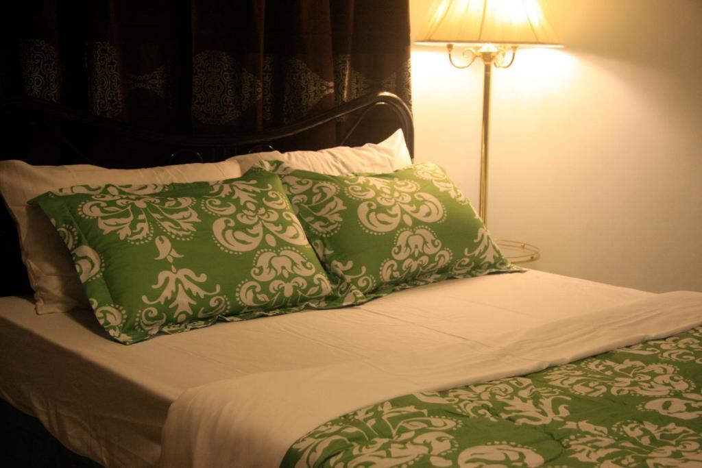 Bushida Bed And Breakfast Puerto Princesa Quarto foto